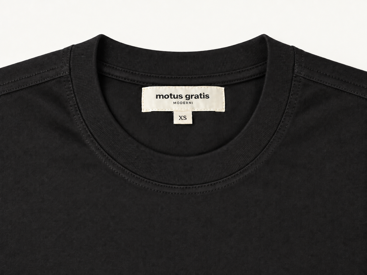 Black Moderni T-shirt sewn-in Motus Gratis MODERNI neck label and XS tab